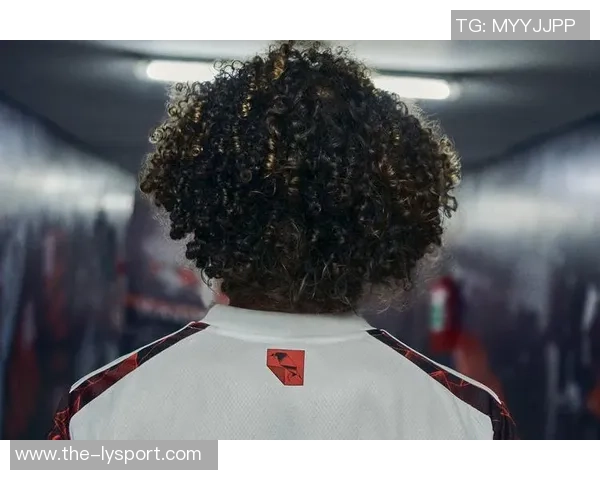 恩比德分享穿弗拉门戈球衣照片妻子巴西名模为其点赞引热议 恩比德分享穿弗拉门戈球衣照片妻子巴西名模为其点赞引热议